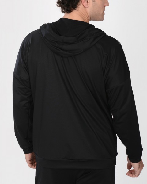Campera de microfibra frisada negra, con vivos