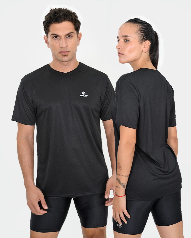 Remera básica de poliéster liso negra