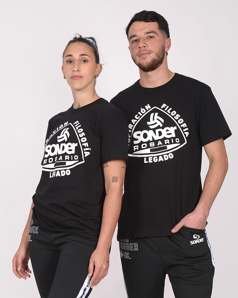 Remera Club Sonder negra con estampa