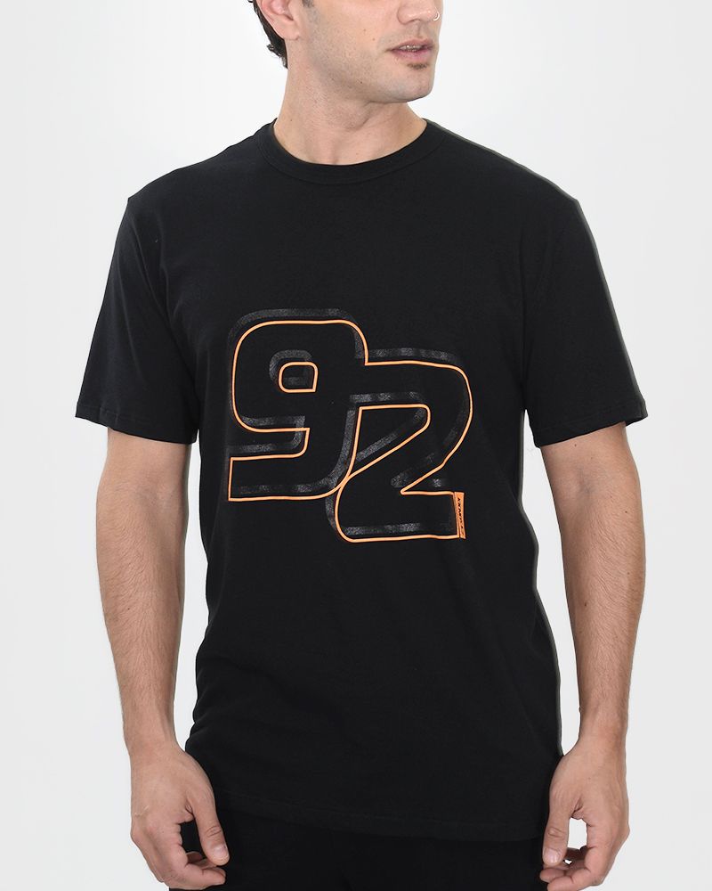 Remera clásica de jersey negro con estampa