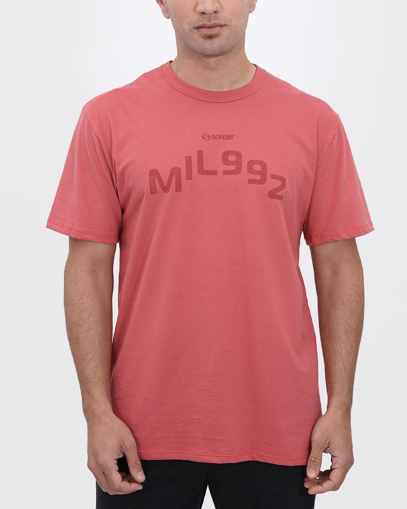 Remera clásica de jersey rojo tomate con estampa