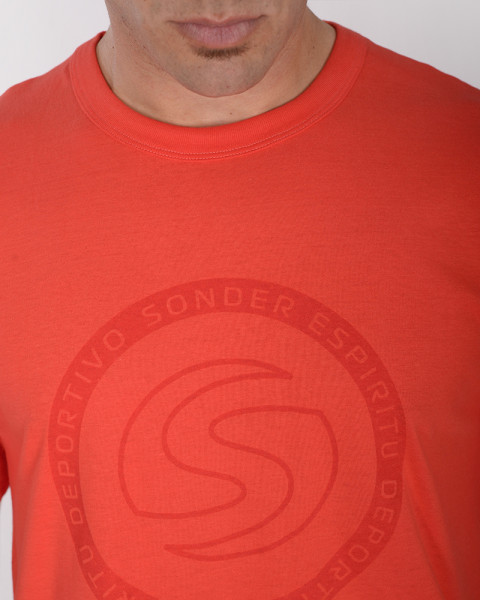Remera de jersey rojo coral