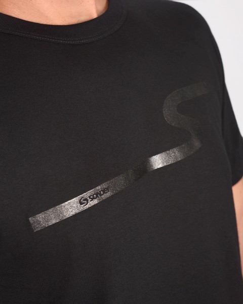 Remera de jersey negro