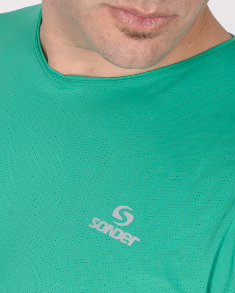 Remera de poliéster calado verde esmeralda