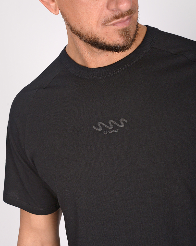 Remera de Jersey negro con estampa
