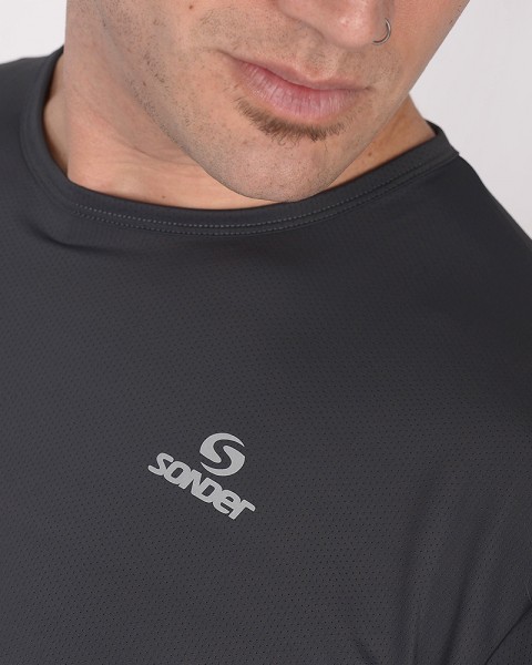 Remera de poliéster calado gris plomo