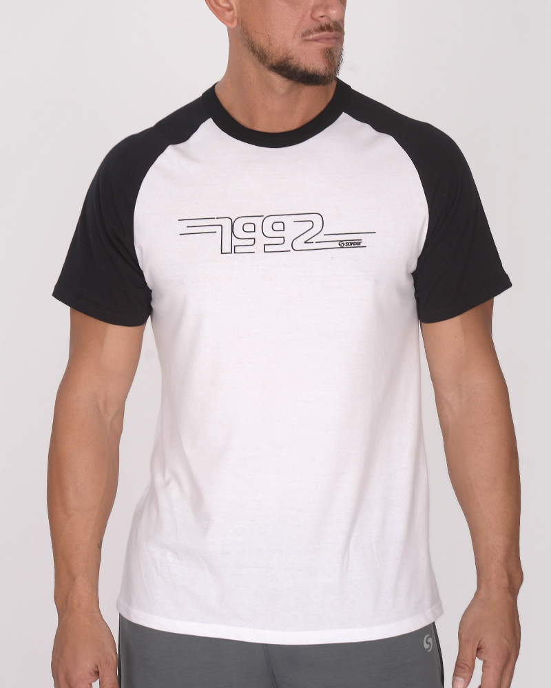 Remera clásica de jersey combinado con estampa 1992