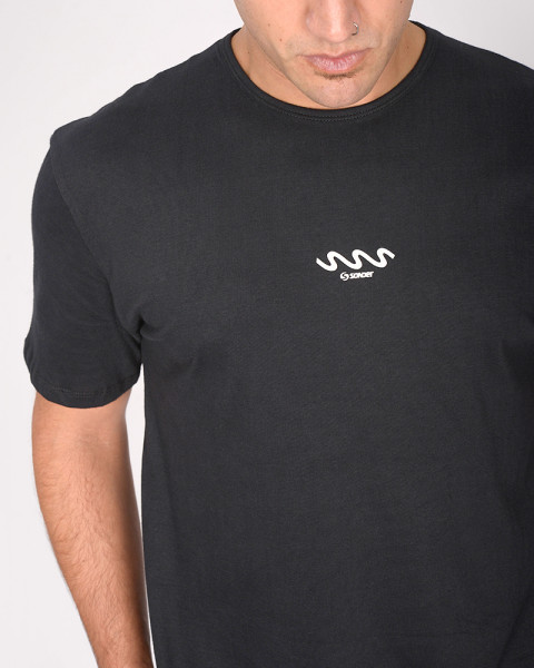 Remera clásica de jersey color negro gastado