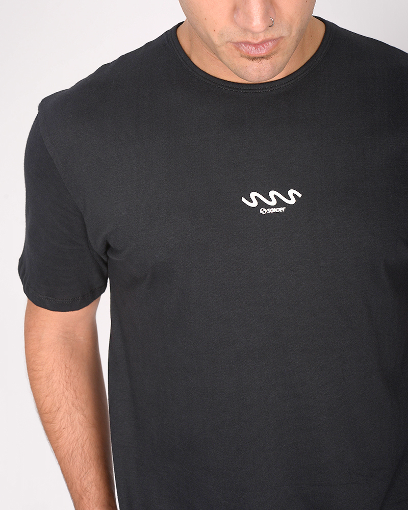 Remera clásica de jersey color negro gastado
