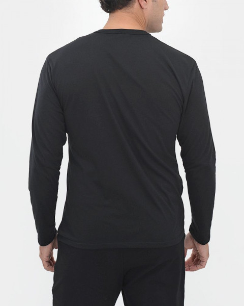 Remera de jersey liviano negra con estampa