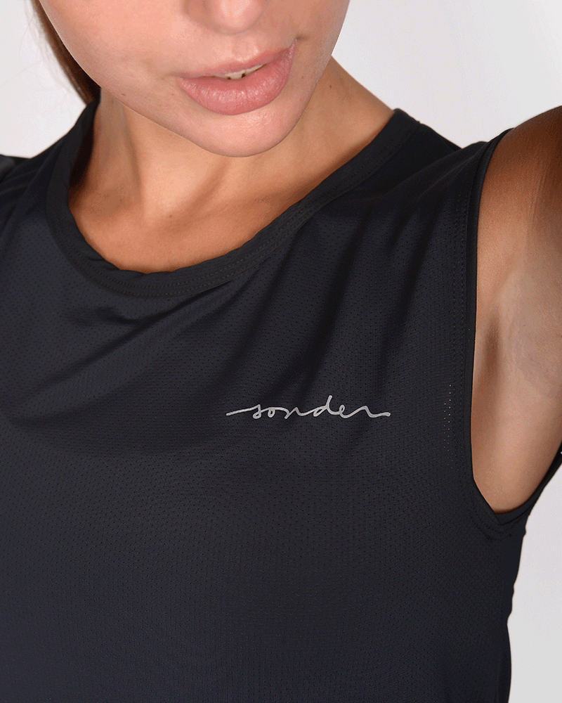 Musculosa de poliéster elastizado negro