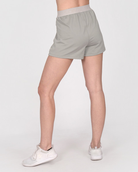 Short de poliéster cemento grisáceo
