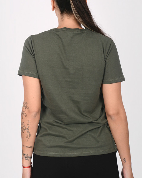 Remera clásica de jersey verde cemento con estampa