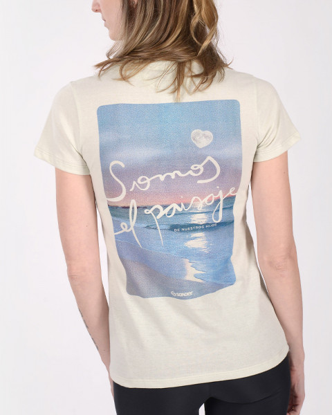 Remera clásica clara Má: Somos el paisaje