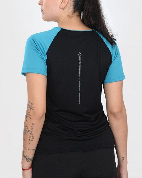 Remera de poliéster reciclado antibacterial negro combinada