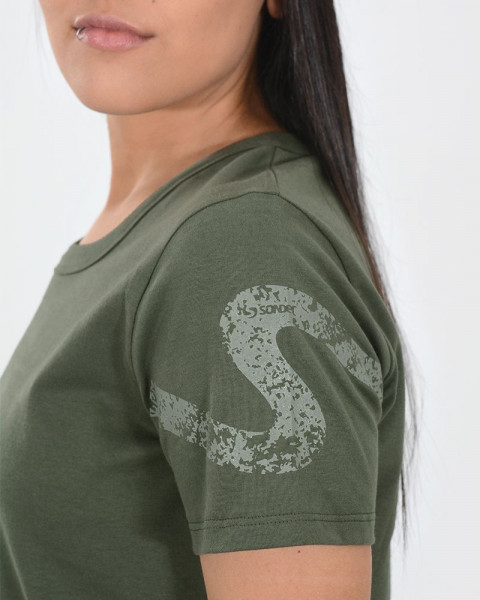 Remera de jersey de algodón verde cemento con estampa