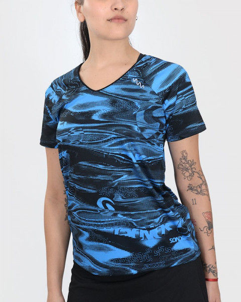 Remera escote en v de poliéster estampado duna azul