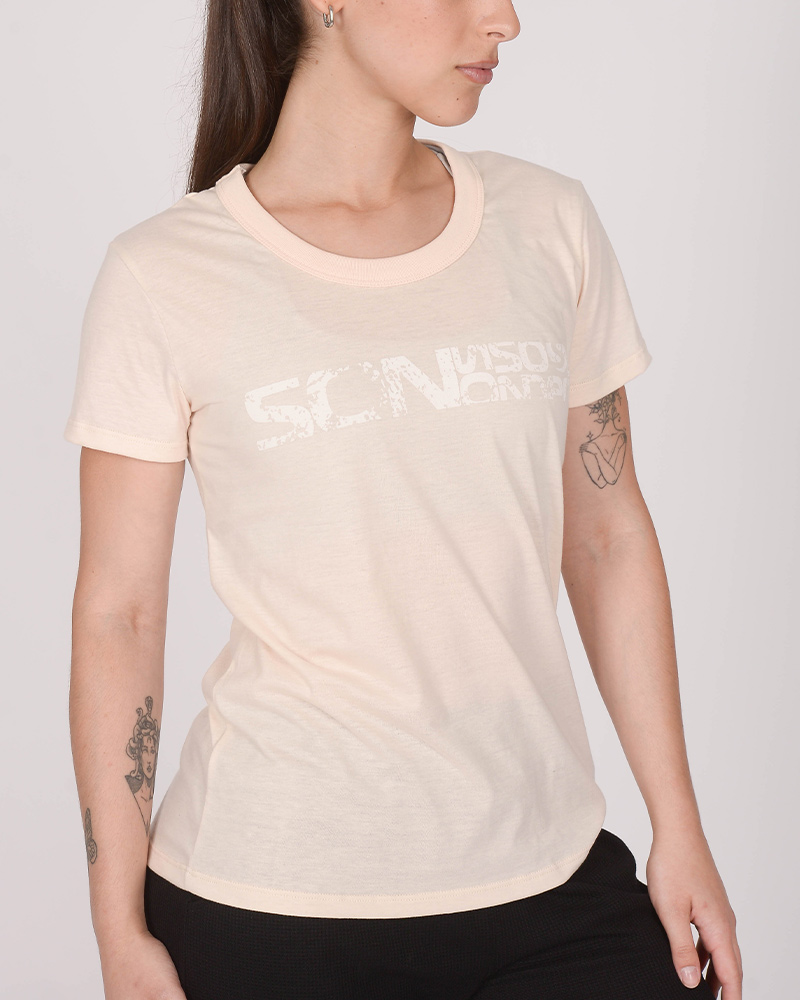 Remera clásica de jersey salmón con estampa