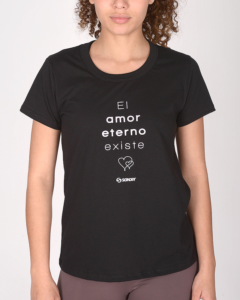 Remera clásica negra El amor eterno existe