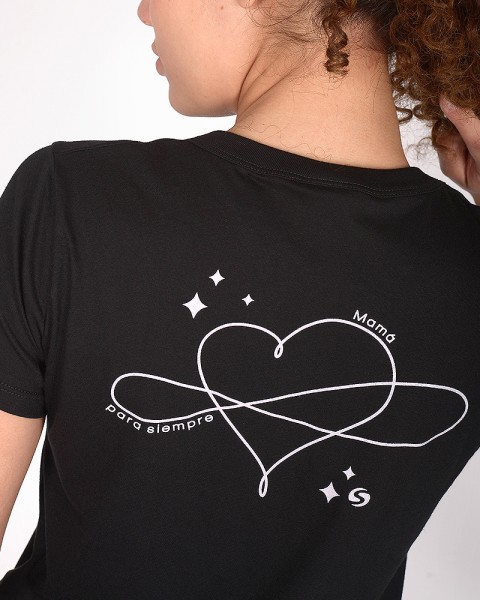 Remera clásica negra El amor eterno existe