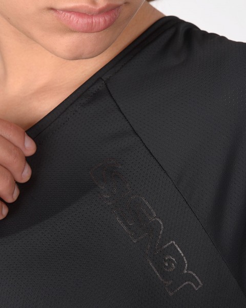 Remera clásica de poliéster calado negro