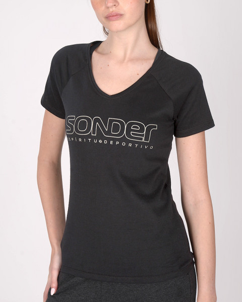 Remera escote en V de jersey negro gastado