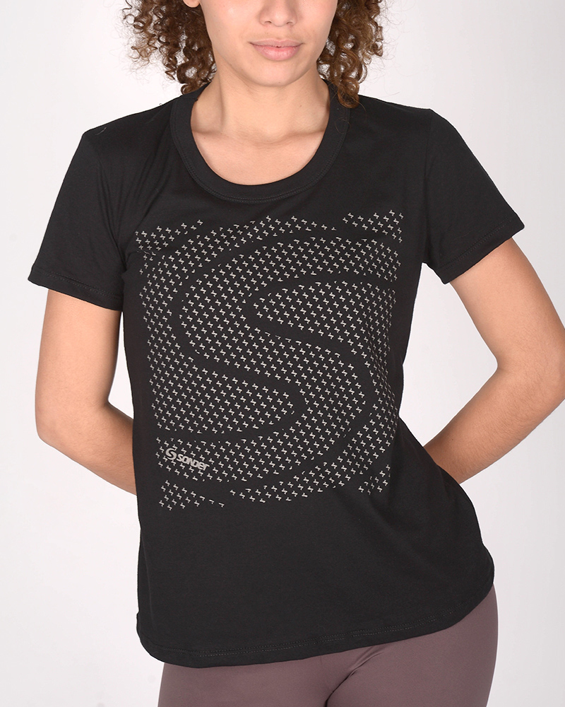 Remera de jersey liviana negra con estampa