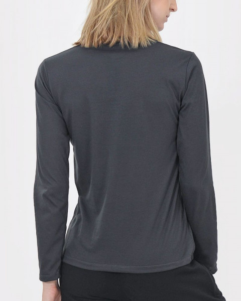 Remera de jersey gris oscuro con cuello cerrado
