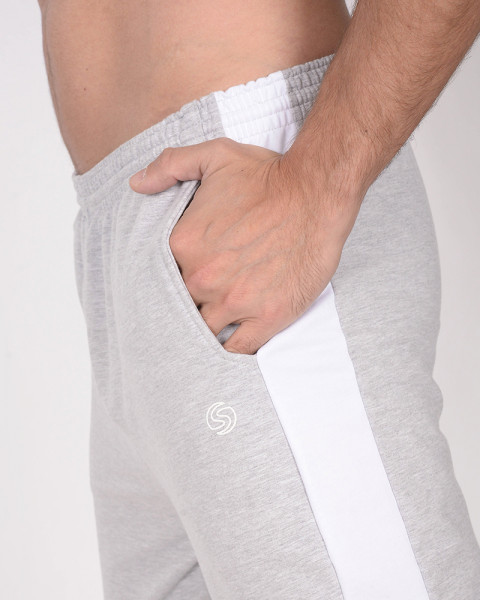 Pantalón de rustico liviano gris melange claro con recorte