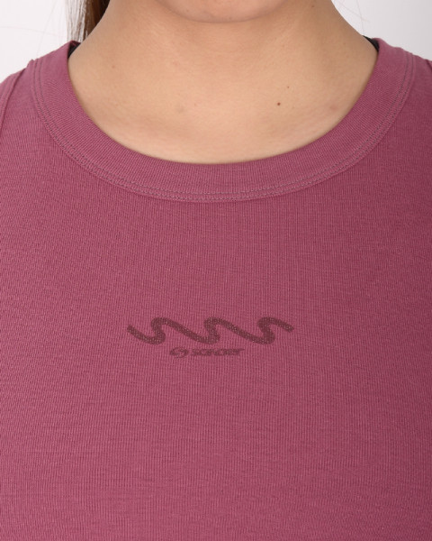 Musculosa cerrada de ribb bordeau