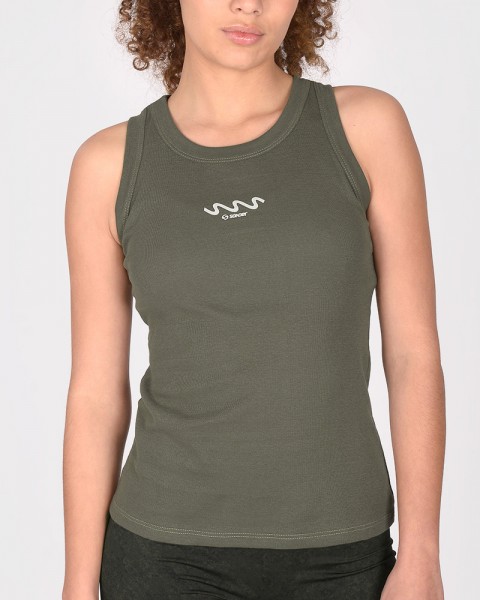 Musculosa cerrada de verde cemento