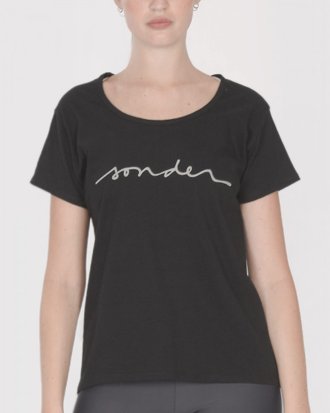 Remera corta de jersey negro con estampa