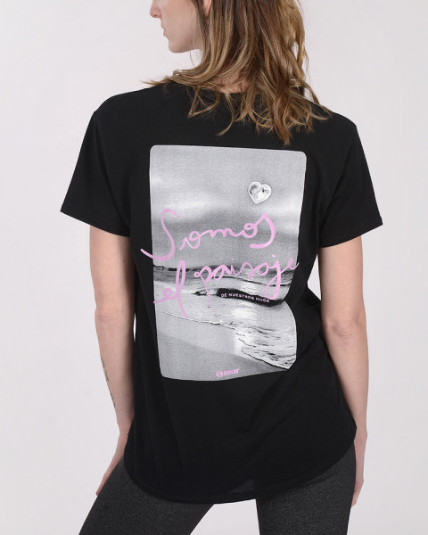 Remera holgada negra Má: Somos el paisaje