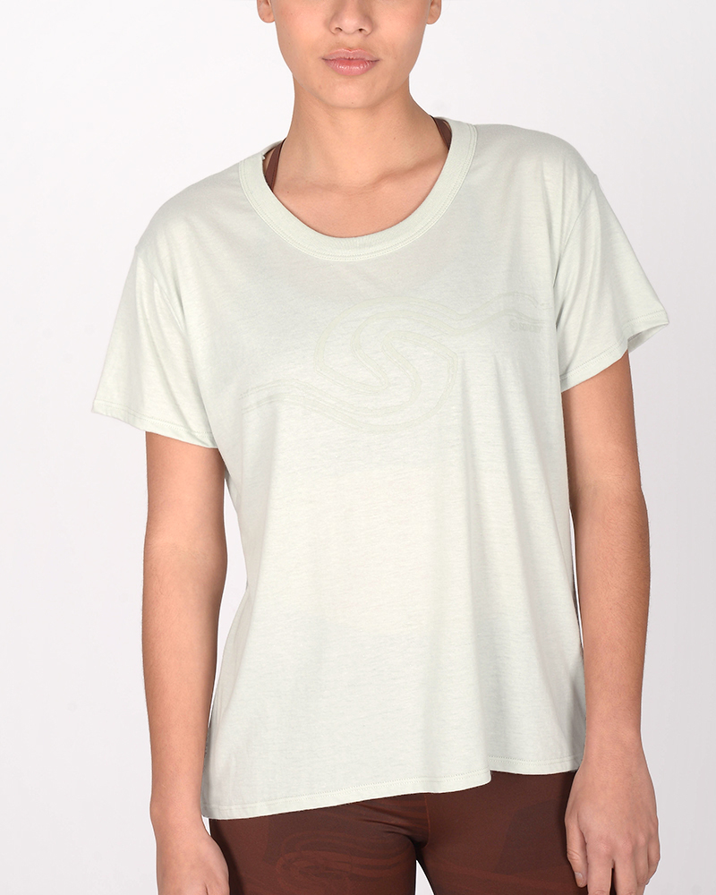 Remera suelta de jersey cemento con estampa