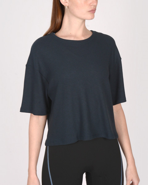 Remera oversize corta de waffle azul marino oscuro