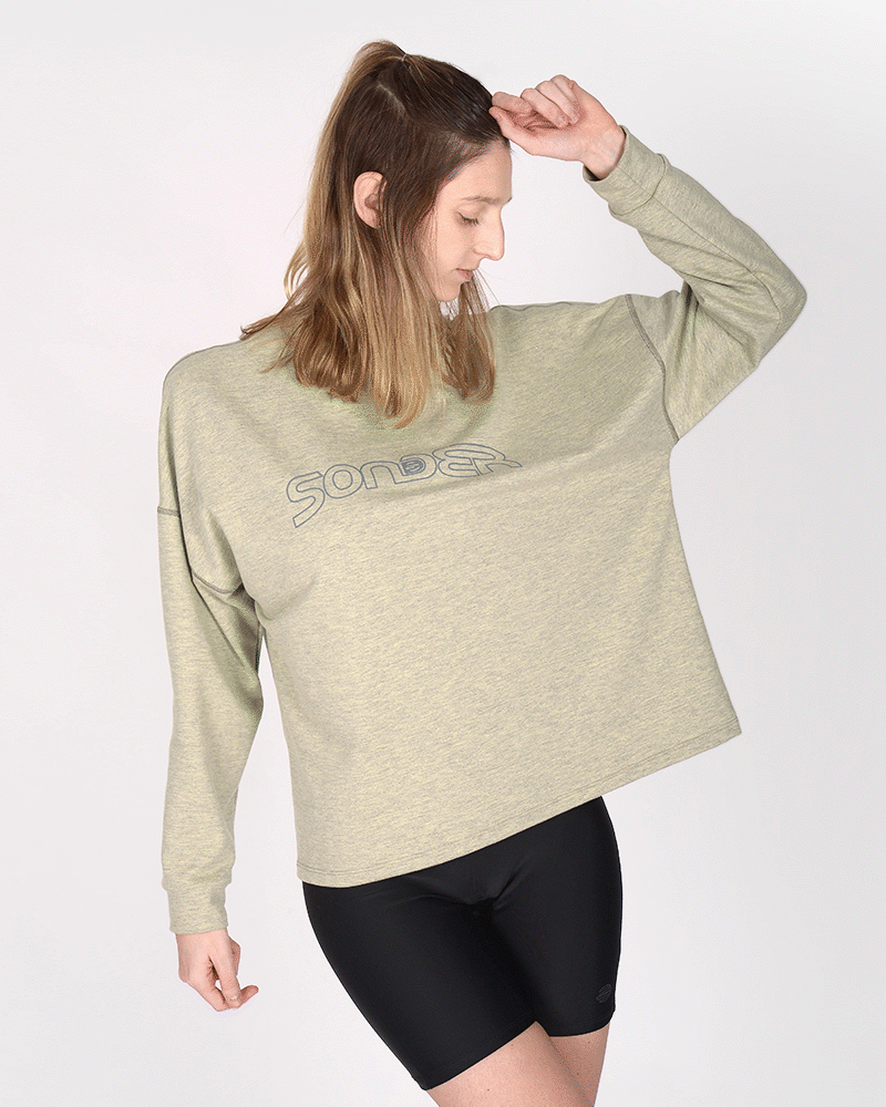 Buzo oversize de rústico liviano amarillo con estampa retro