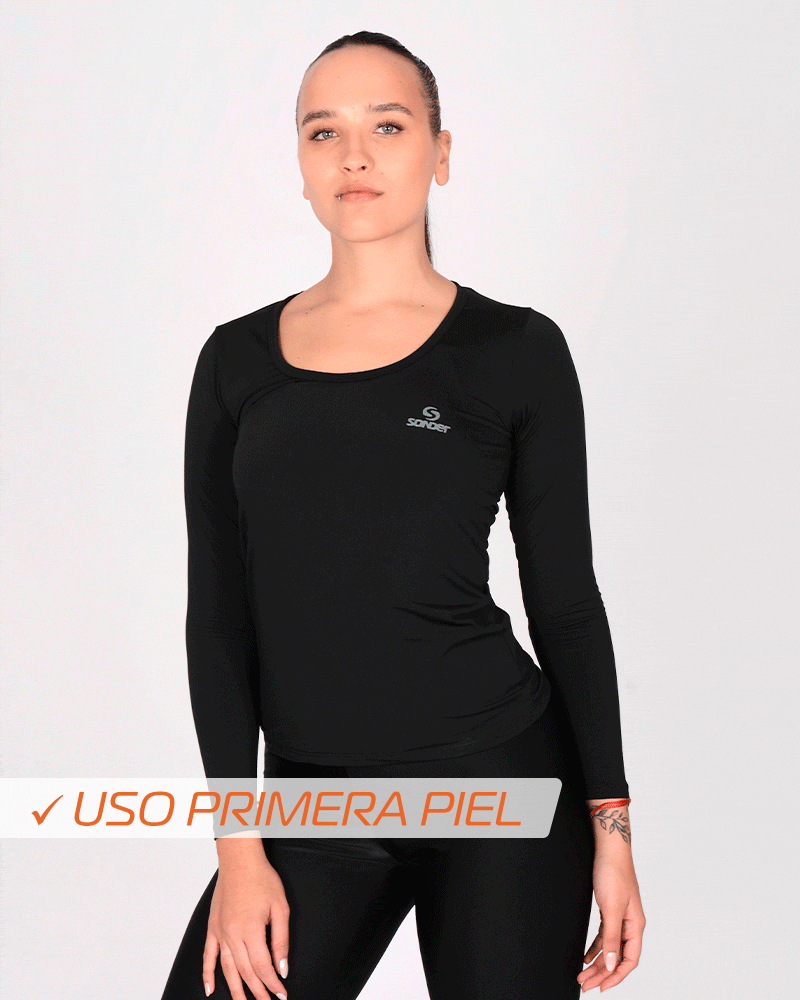 Remera térmica escotada con proceso sense negra