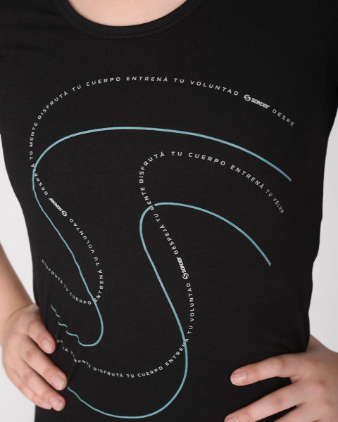 Remera larga de jersey negro con estampa