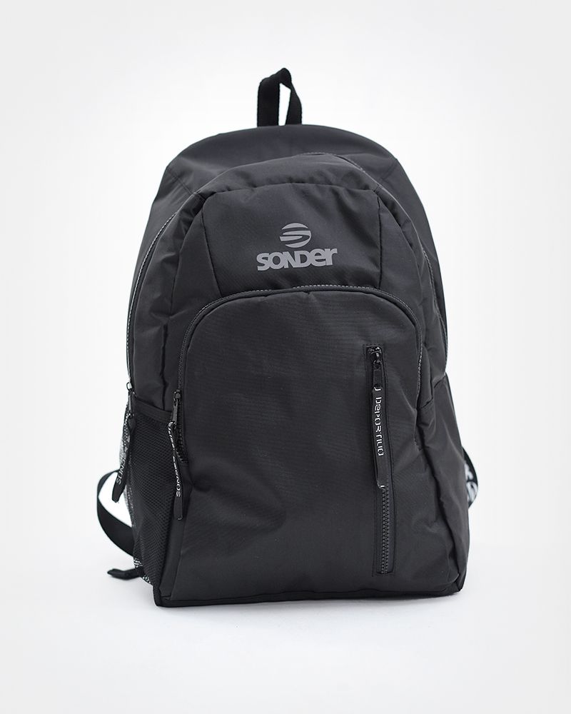 Mochila mediana de tela impermeable negra