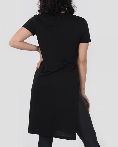 Remera maxi de jersey liviano negro con estampa brillo