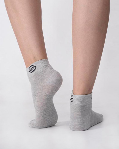 Soquetes gris con isotipo