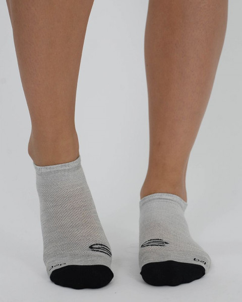 Soquete con toalla gris