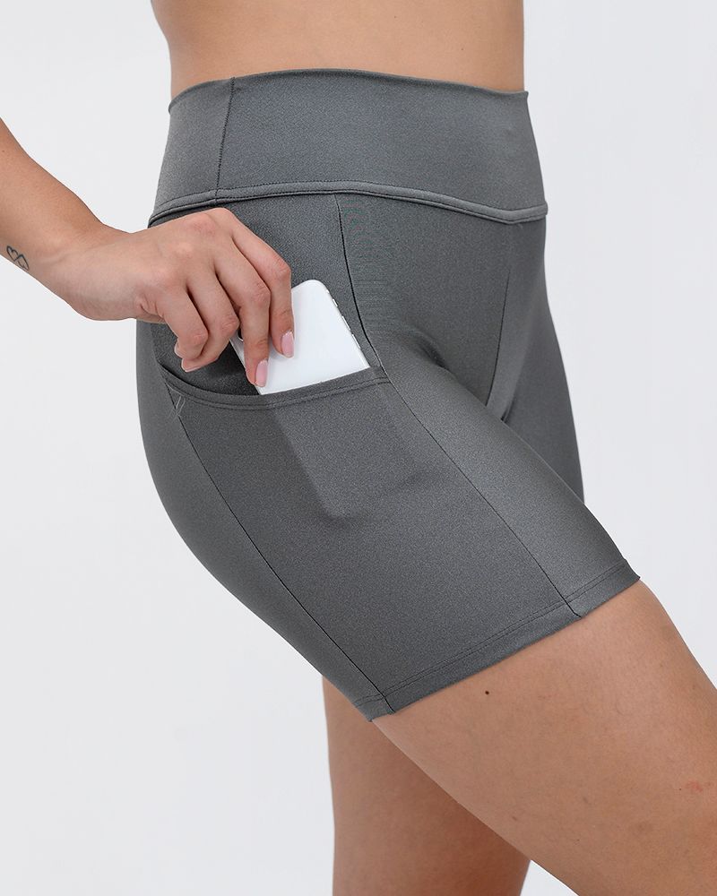 Ciclista corta con bolsillo de LYCRA metalizada gris