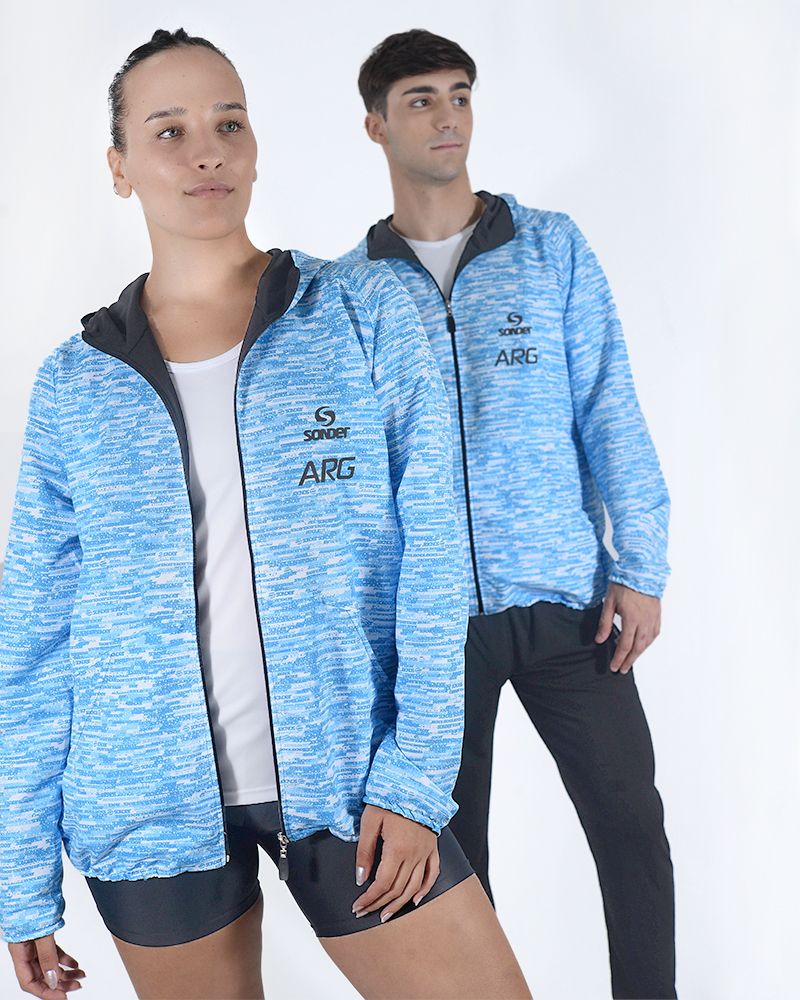 Campera unisex línea Argentina de microfibra ultraliviana estampada