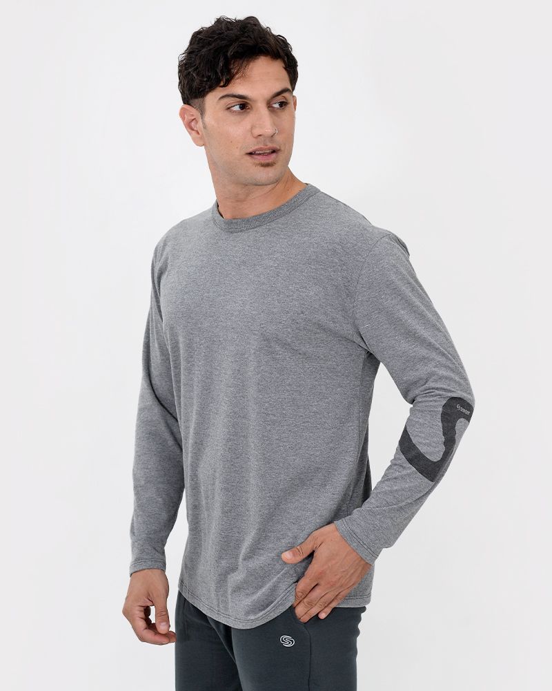 Remera clásica de jersey liviano gris melange con estampa