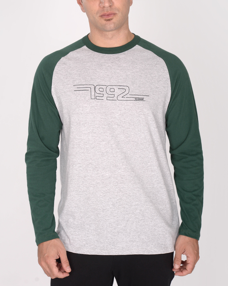 Remera de jersey gris melange combinado con verde noche