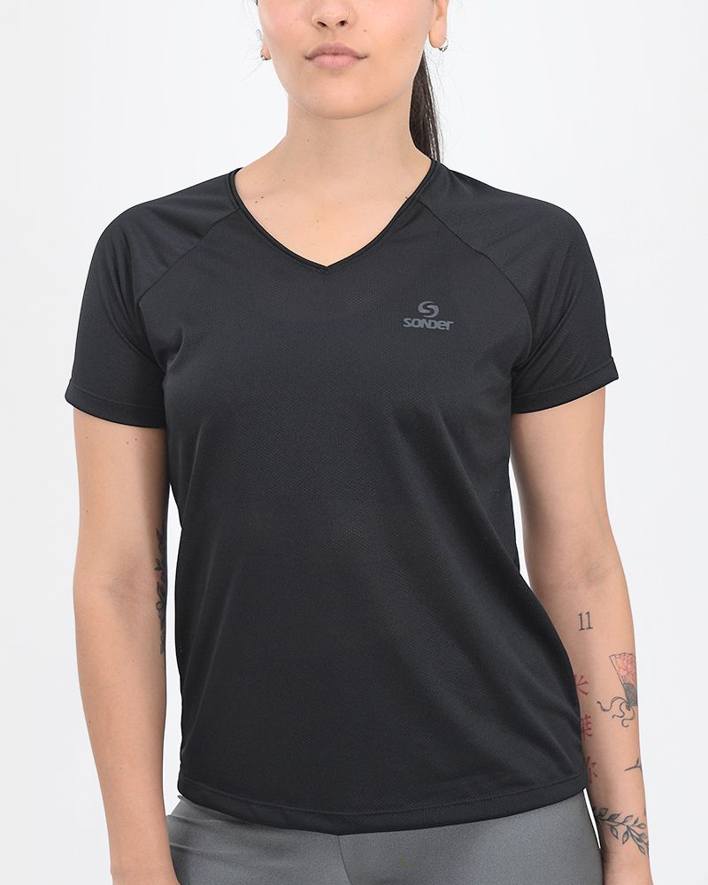 Remera de poliéster calado negro