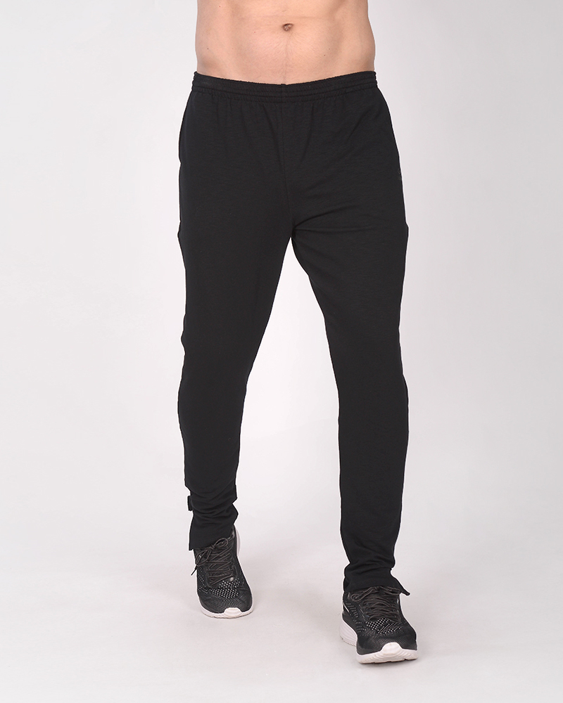 Pantalón de rústico negro con tajo