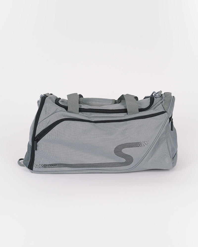 Bolso deportivo gris con estampa negra