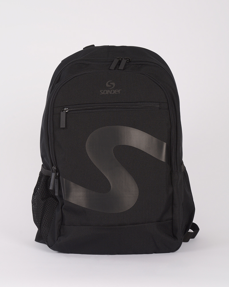 Mochila negra con estampa negra